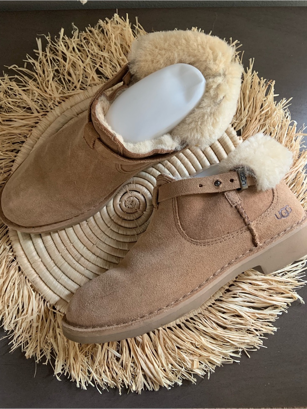 UGG Women’s Chestnut Suede Lined Adjustable Strap Ankle Boots 7.5